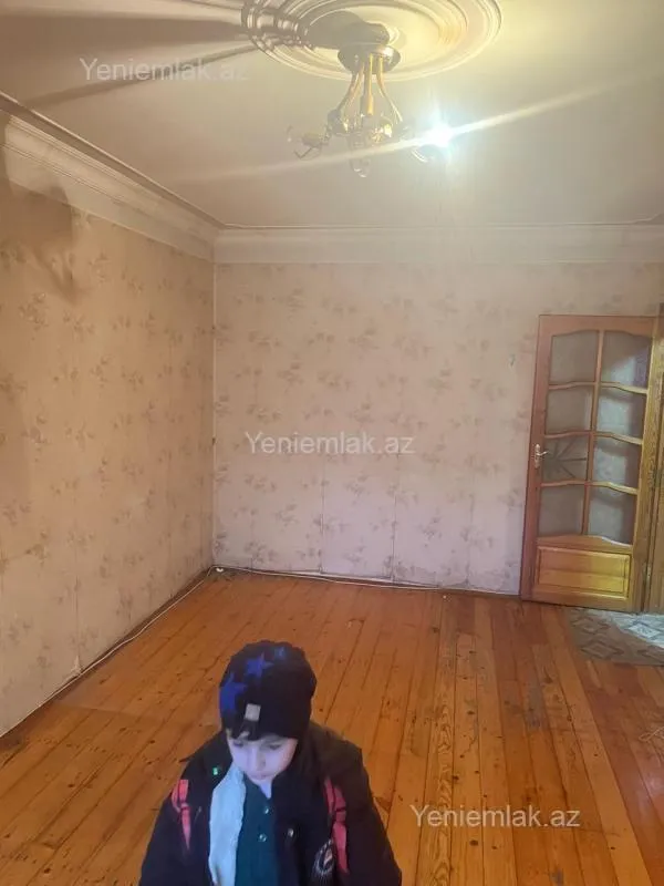 Satılır 1 otaqlı köhnə tikili 35 m²