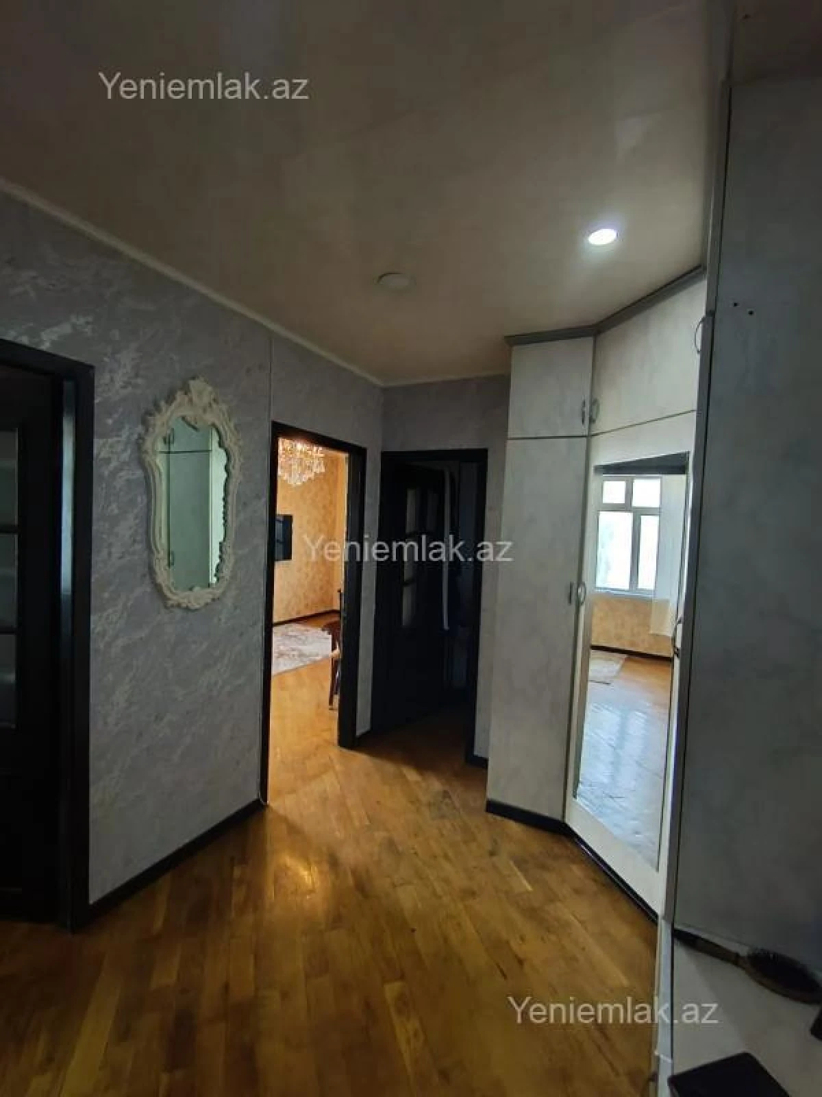 Satılır 2 otaqlı köhnə tikili 75 m²