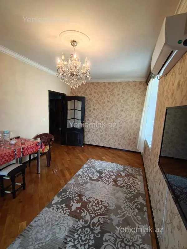 Satılır 2 otaqlı köhnə tikili 75 m²