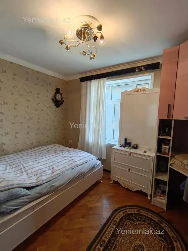 Satılır 2 otaqlı köhnə tikili 75 m²