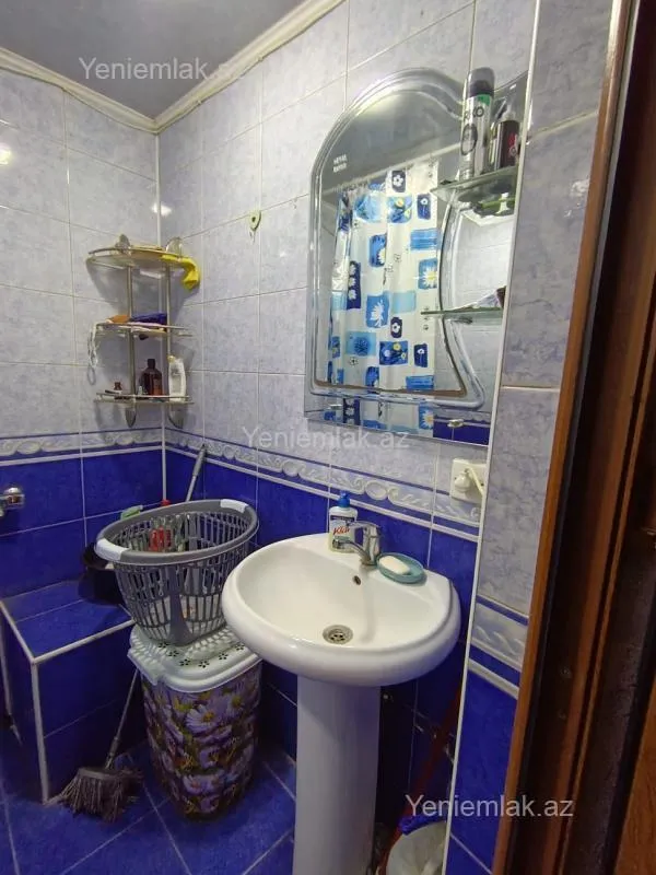 Satılır 2 otaqlı köhnə tikili 75 m²