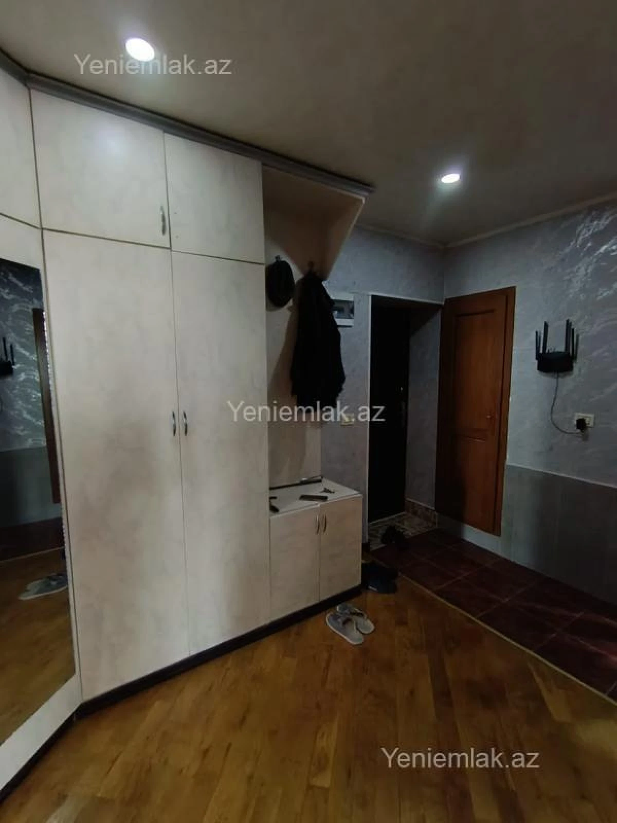 Satılır 2 otaqlı köhnə tikili 75 m²