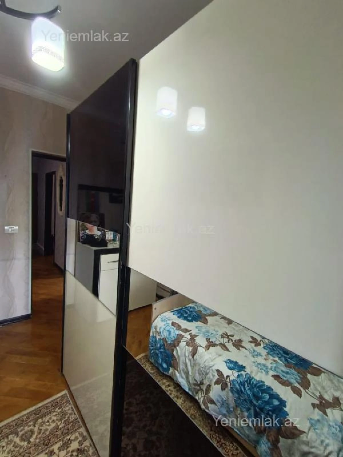Satılır 2 otaqlı köhnə tikili 75 m²
