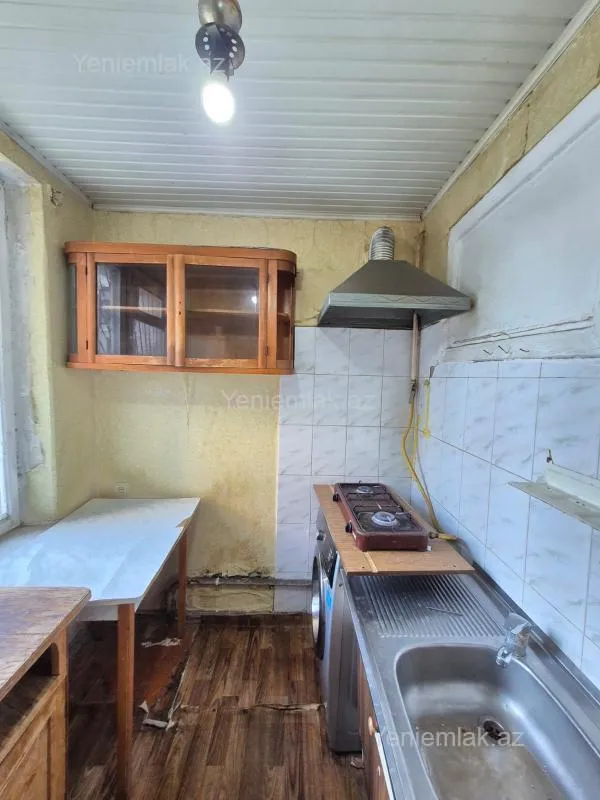 Satılır 1 otaqlı köhnə tikili 35 m²