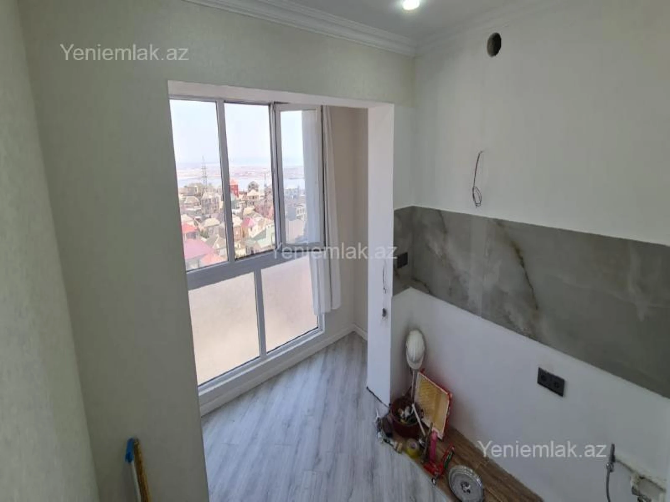 Satılır 2 otaqlı köhnə tikili 67 m²