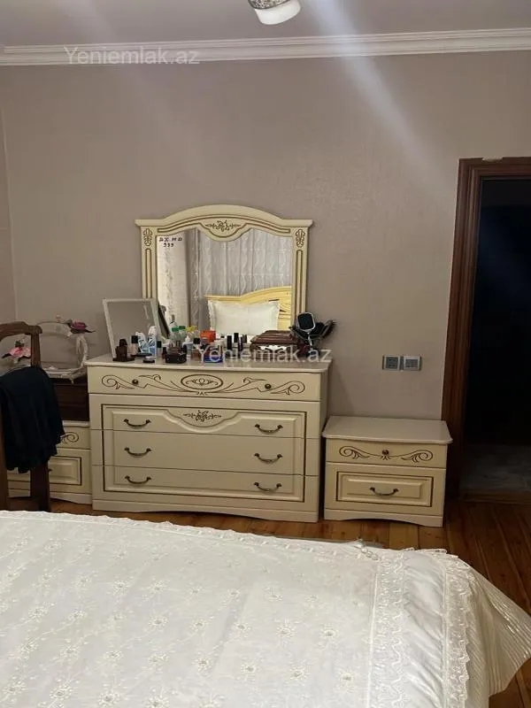 Satılır 4 otaqlı köhnə tikili 96 m²