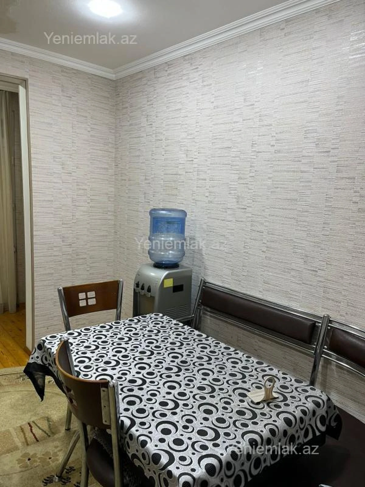 Satılır 4 otaqlı köhnə tikili 96 m²