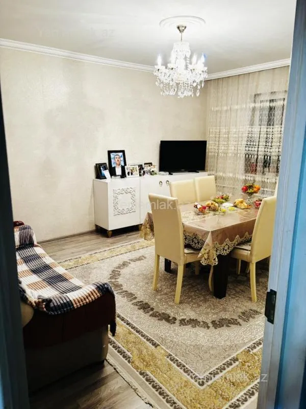 Satılır 4 otaqlı köhnə tikili 100 m²