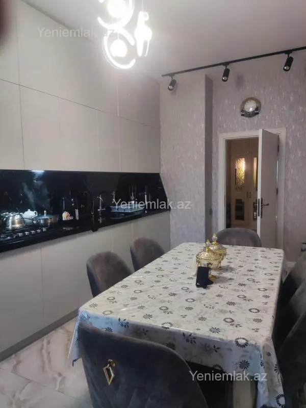 Satılır 3 otaqlı yeni tikili 135 m²