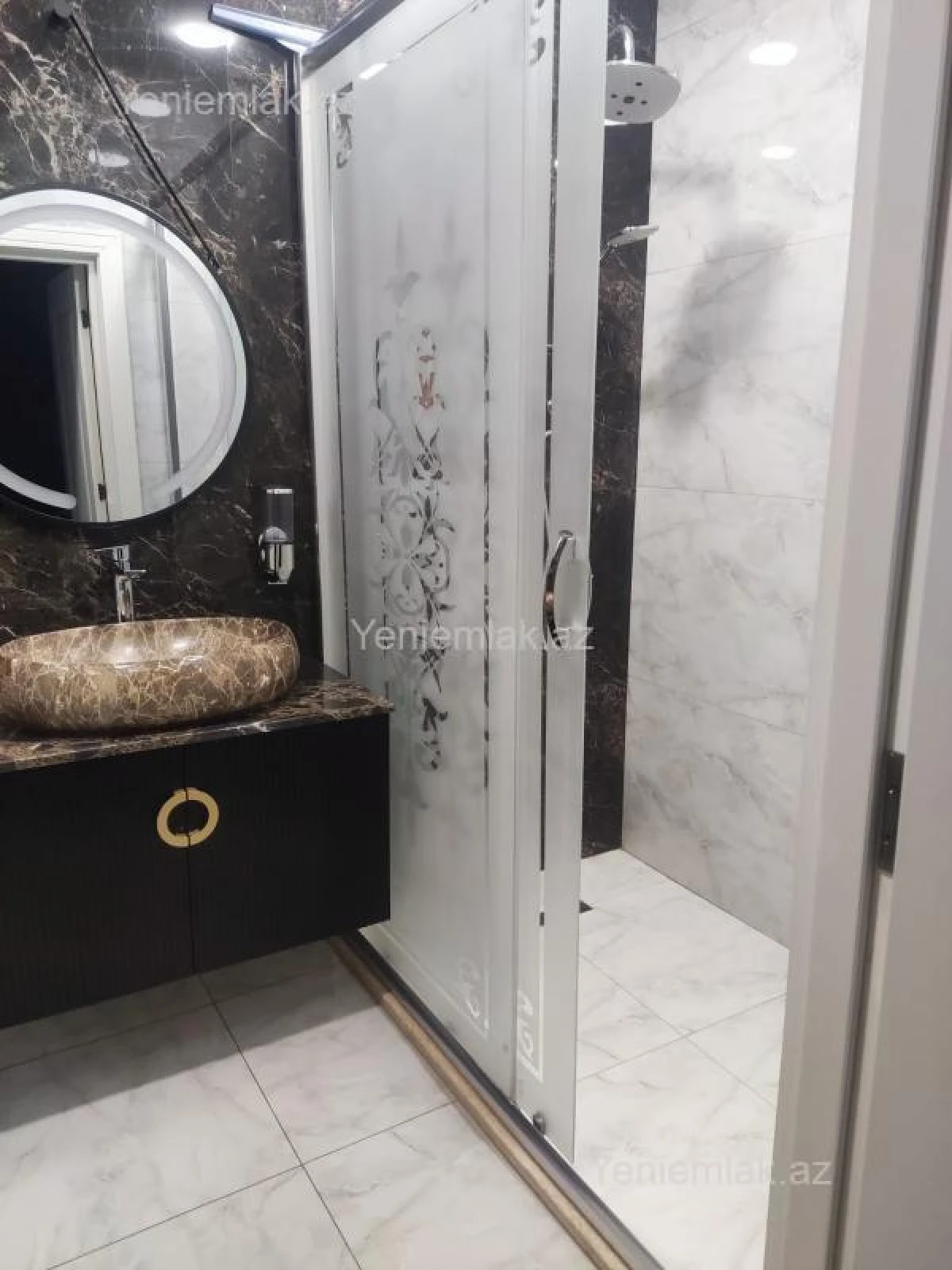 Satılır 3 otaqlı yeni tikili 135 m²