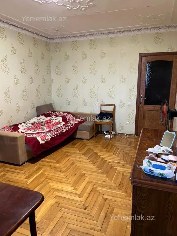 Satılır 2 otaqlı köhnə tikili 60 m²