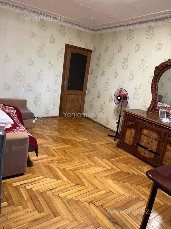 Satılır 2 otaqlı köhnə tikili 65 m²