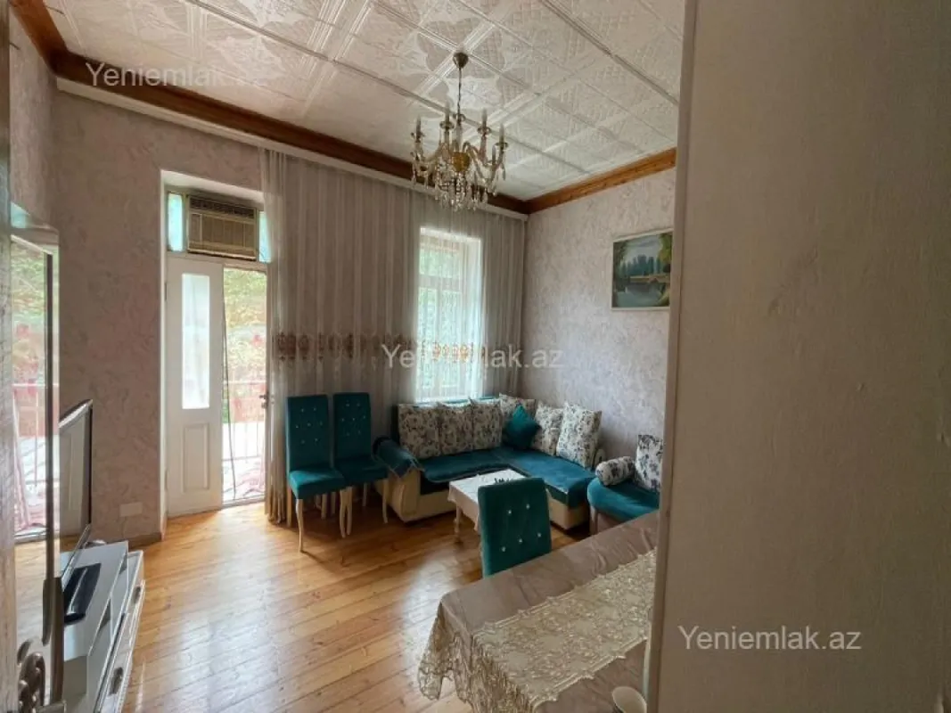 Satılır 3 otaqlı köhnə tikili 80 m²