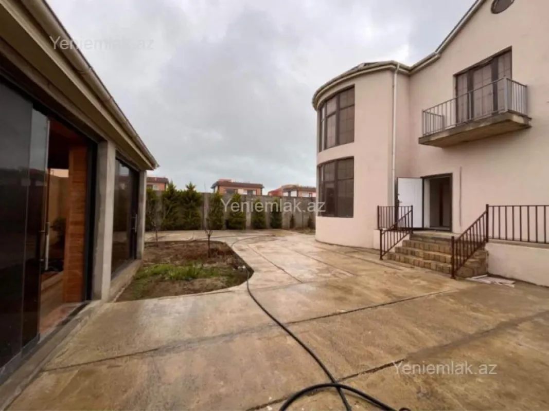 Satılır 5 otaqlı həyət evi 200 m²