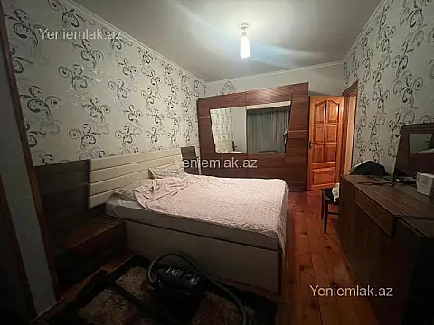 Satılır 4 otaqlı köhnə tikili 100 m²