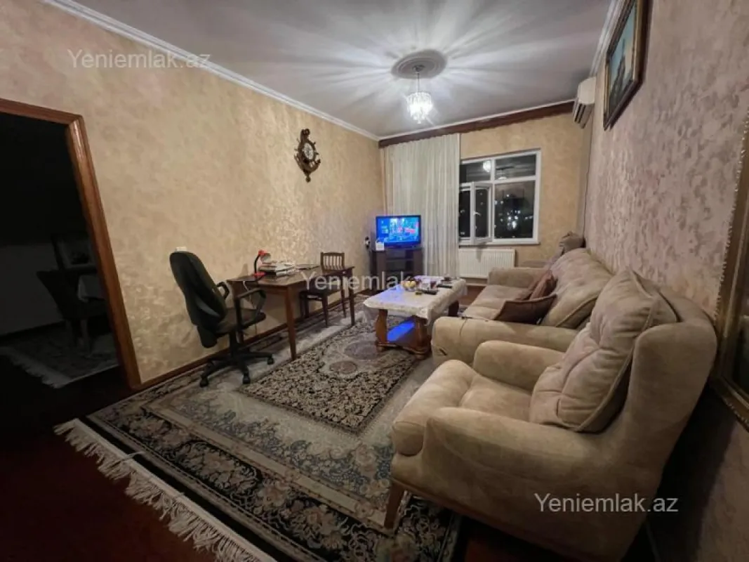 Satılır 4 otaqlı köhnə tikili 100 m²