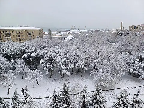 Satılır 2 otaqlı köhnə tikili 60 m²