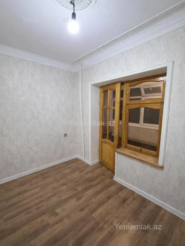Satılır 2 otaqlı köhnə tikili 60 m²