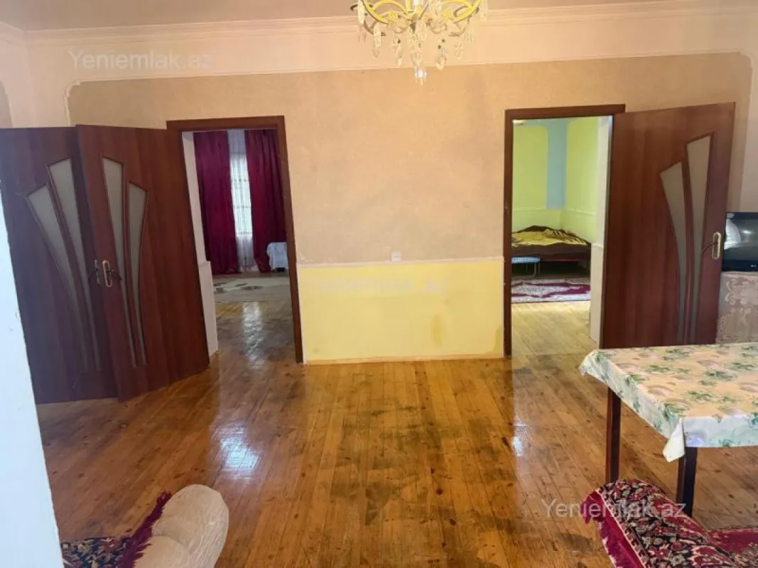Satılır 4 otaqlı həyət evi 100 m²