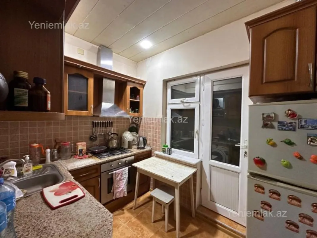 Satılır 3 otaqlı köhnə tikili 90 m²