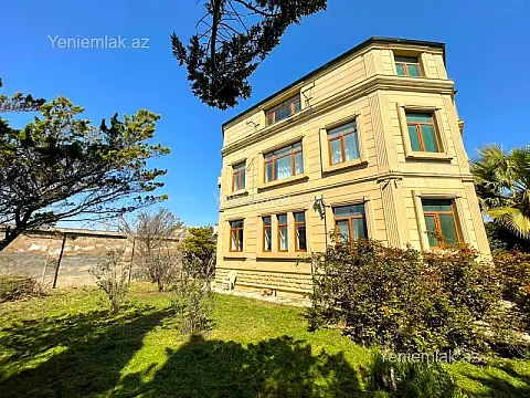 Satılır 6 otaqlı həyət evi 570 m²