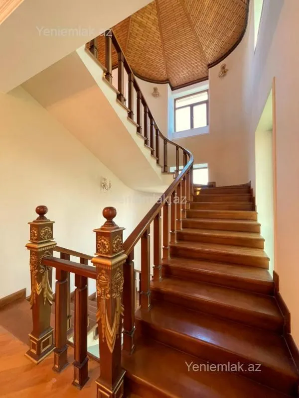 Satılır 6 otaqlı həyət evi 570 m²