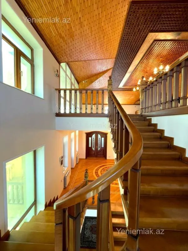 Satılır 6 otaqlı həyət evi 570 m²