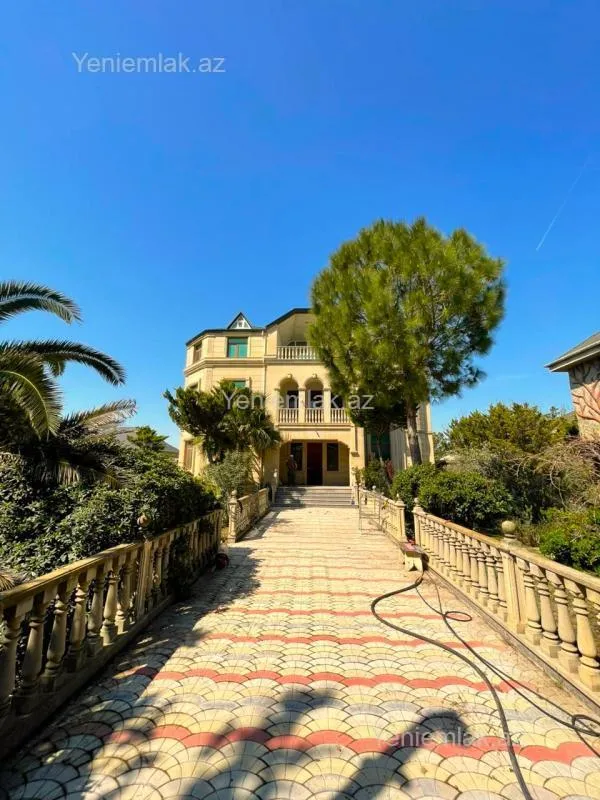 Satılır 6 otaqlı həyət evi 570 m²