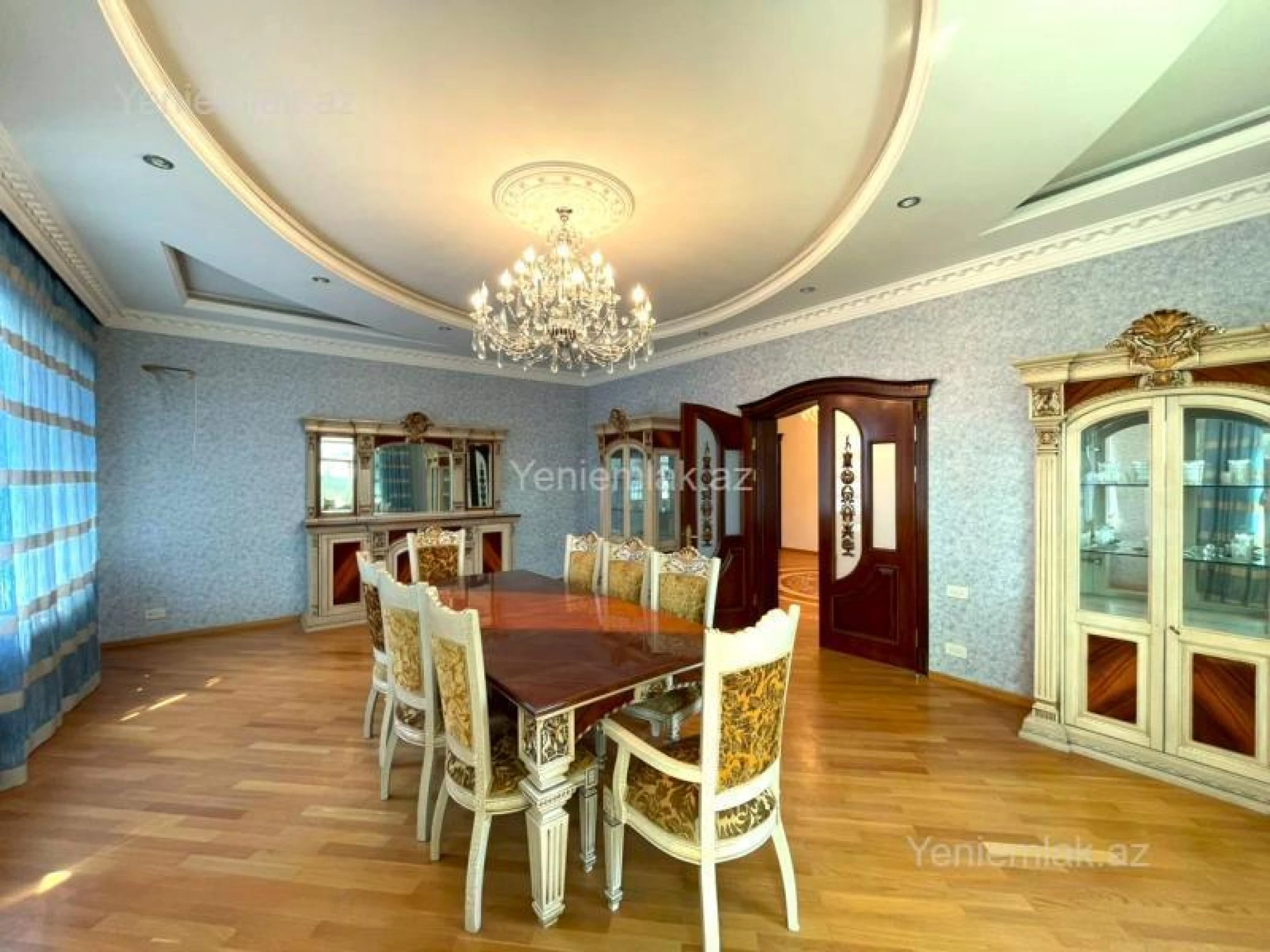 Satılır 6 otaqlı həyət evi 570 m²
