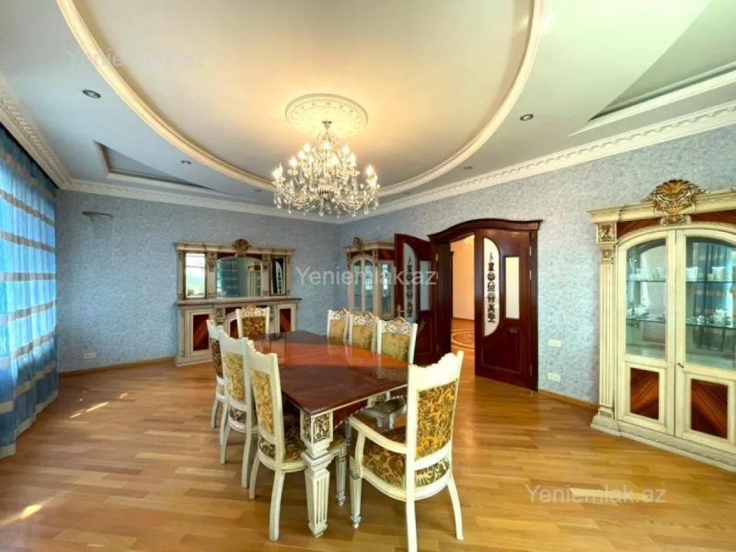 Satılır 6 otaqlı həyət evi 570 m²