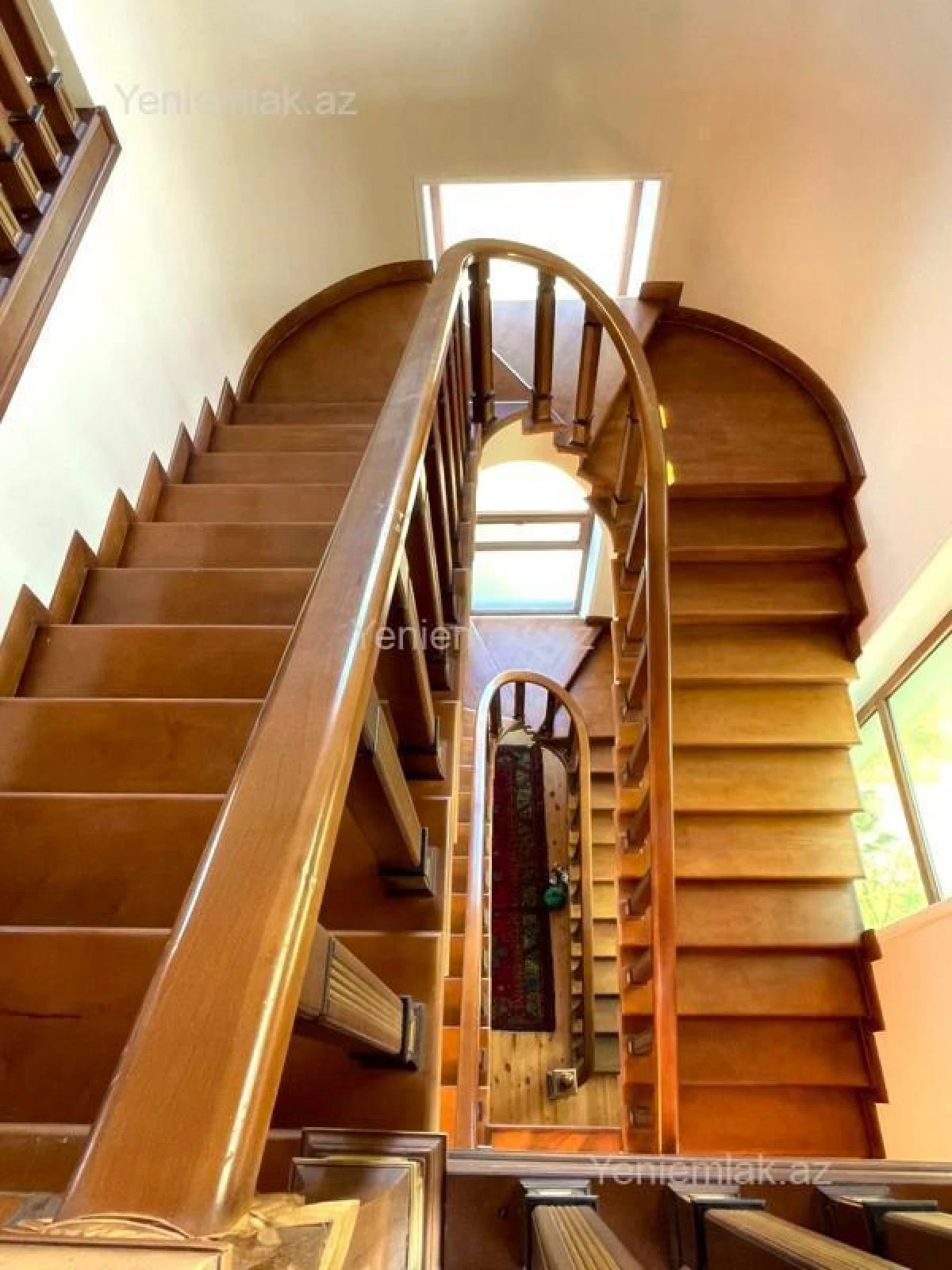 Satılır 6 otaqlı həyət evi 570 m²