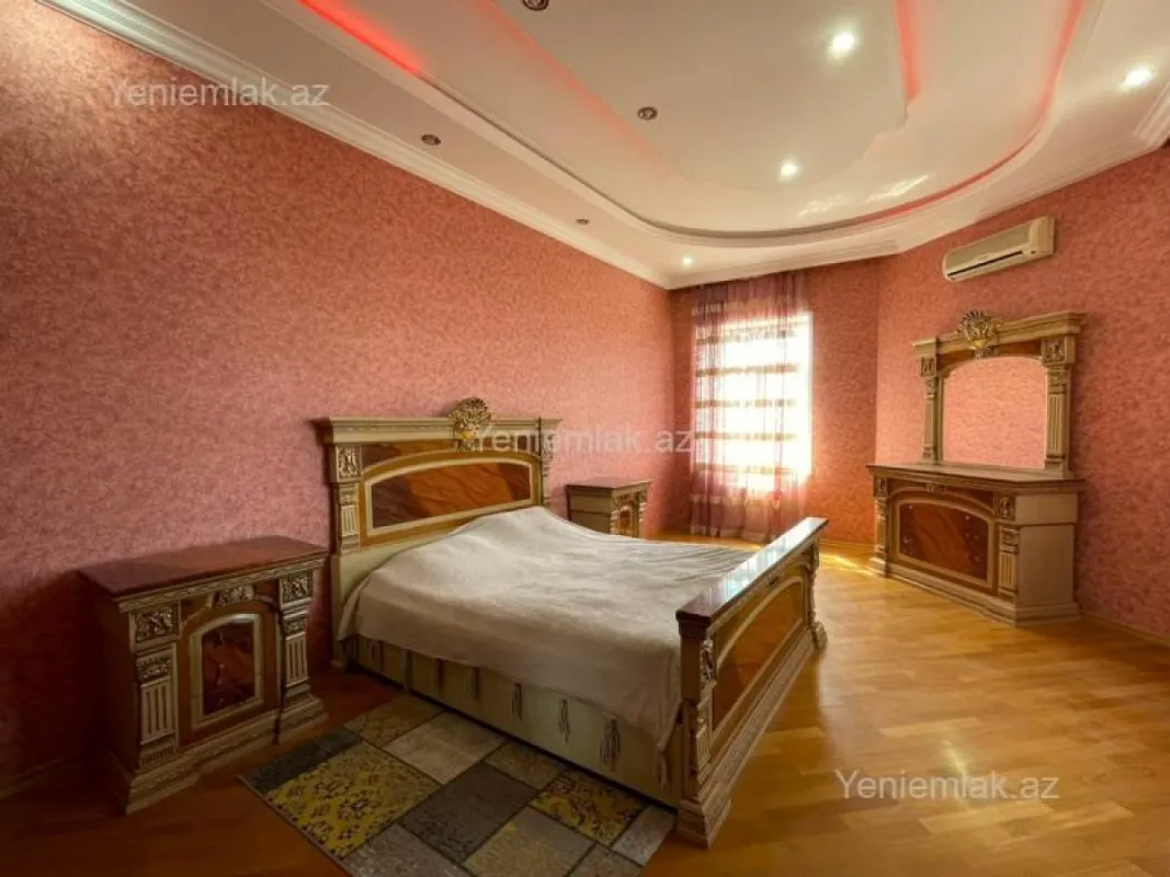 Satılır 6 otaqlı həyət evi 570 m²