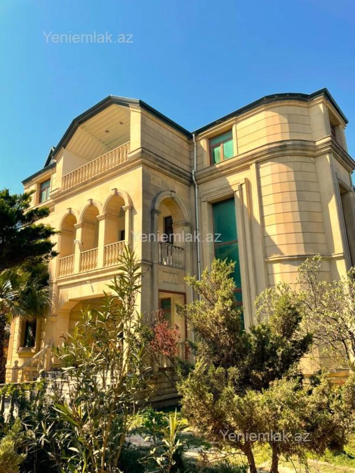 Satılır 6 otaqlı həyət evi 570 m²