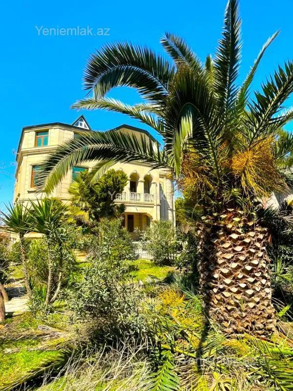 Satılır 6 otaqlı həyət evi 570 m²