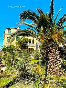 Satılır 6 otaqlı həyət evi 570 m²