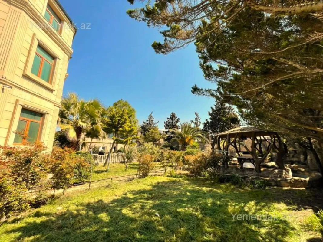Satılır 6 otaqlı həyət evi 570 m²