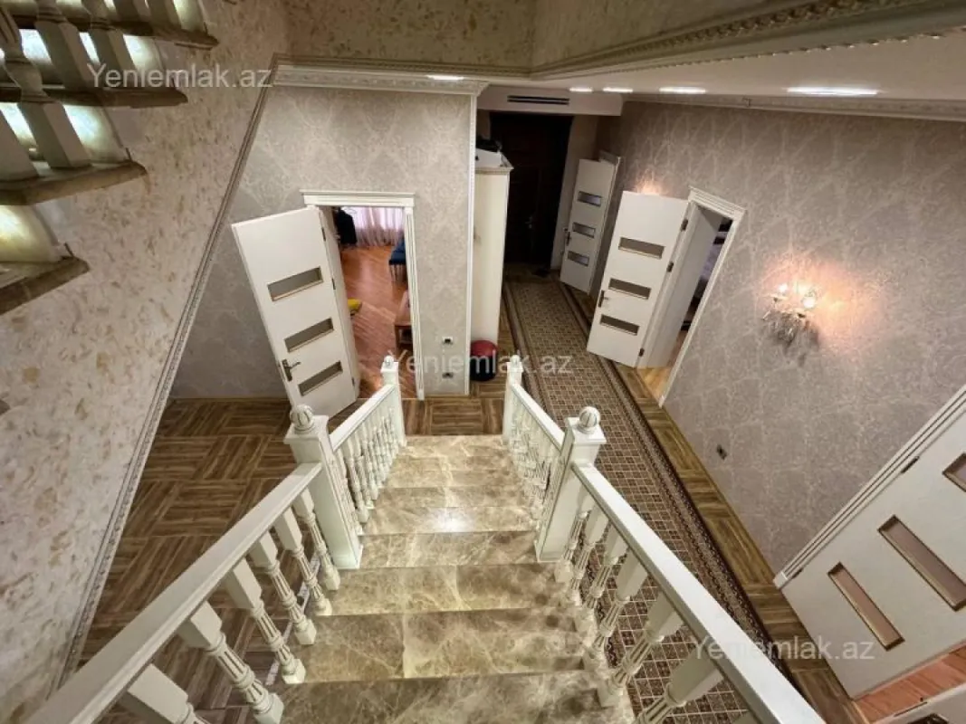 Satılır 8 otaqlı həyət evi 780 m²