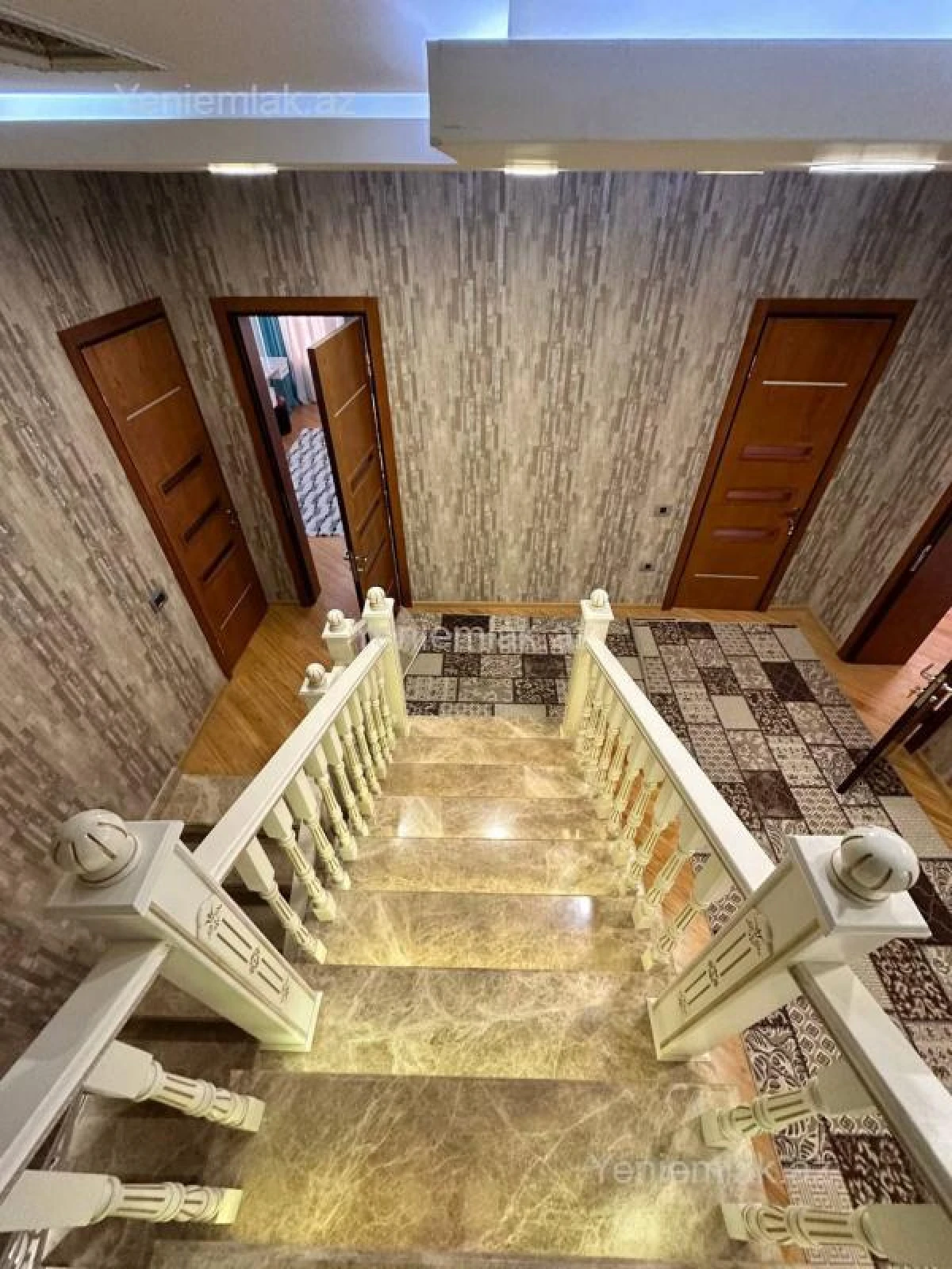 Satılır 8 otaqlı həyət evi 780 m²