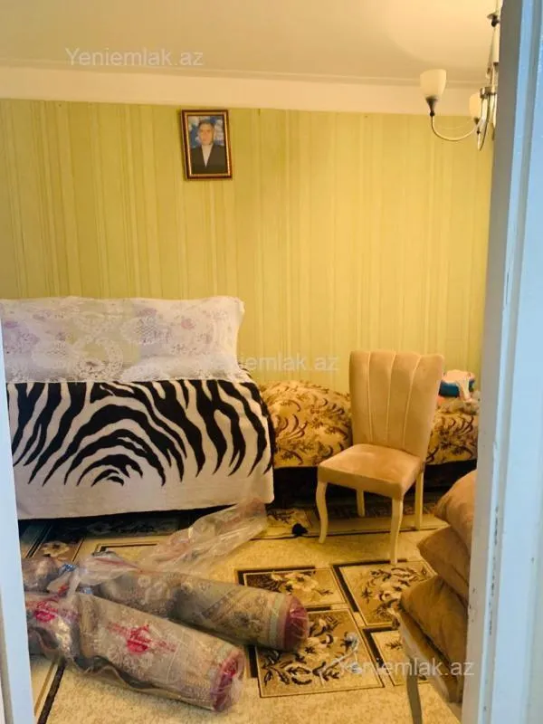 Satılır 4 otaqlı köhnə tikili 100 m²