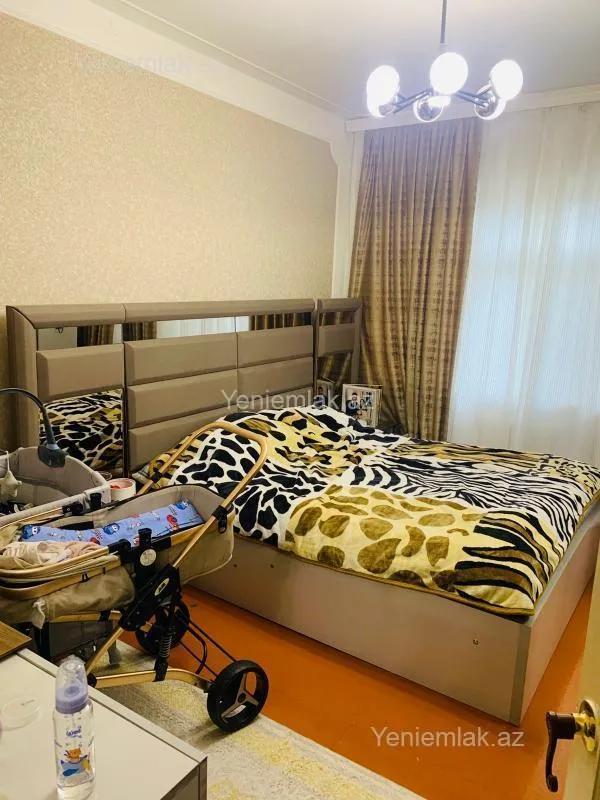 Satılır 4 otaqlı köhnə tikili 100 m²