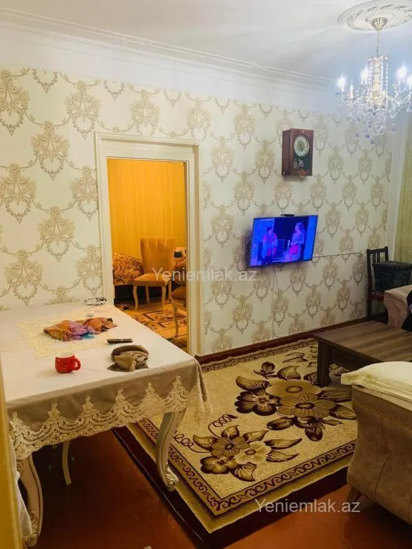 Satılır 4 otaqlı köhnə tikili 100 m²