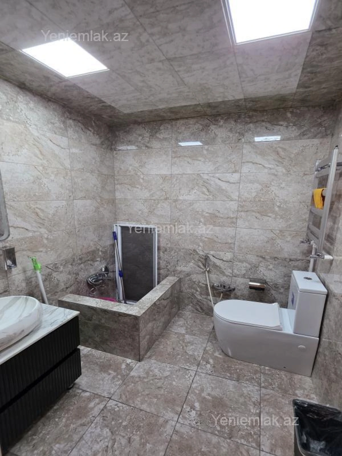 Satılır 7 otaqlı obyekt 200 m²