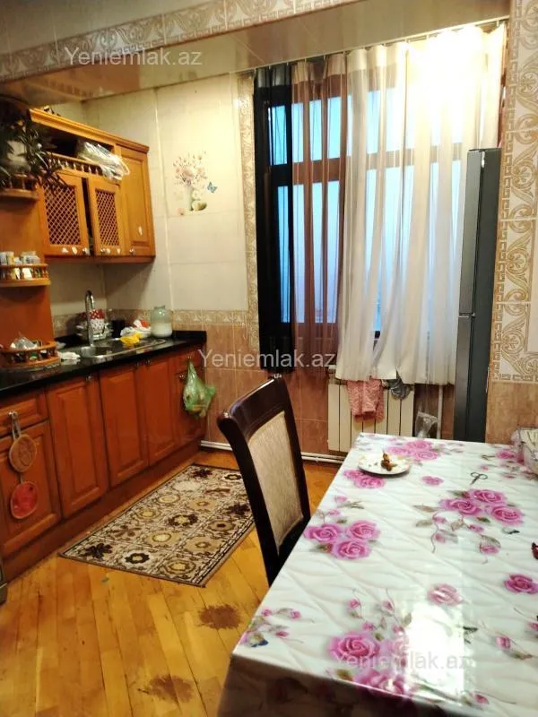 Satılır 5 otaqlı köhnə tikili 120 m²