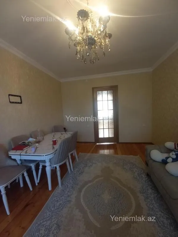 Satılır 3 otaqlı köhnə tikili 100 m²