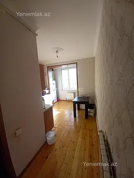 Satılır 3 otaqlı köhnə tikili 100 m²