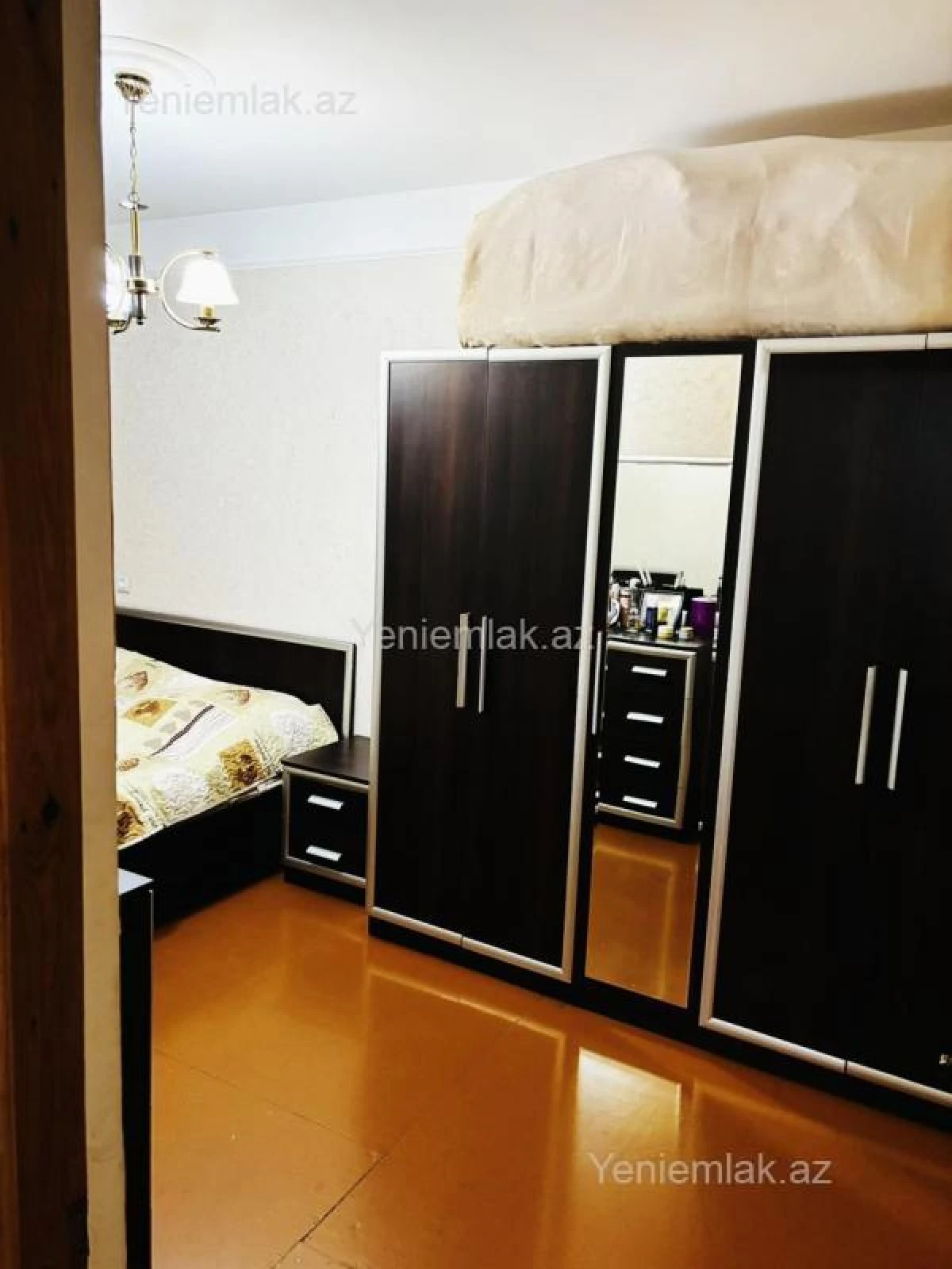 Satılır 4 otaqlı köhnə tikili 100 m²