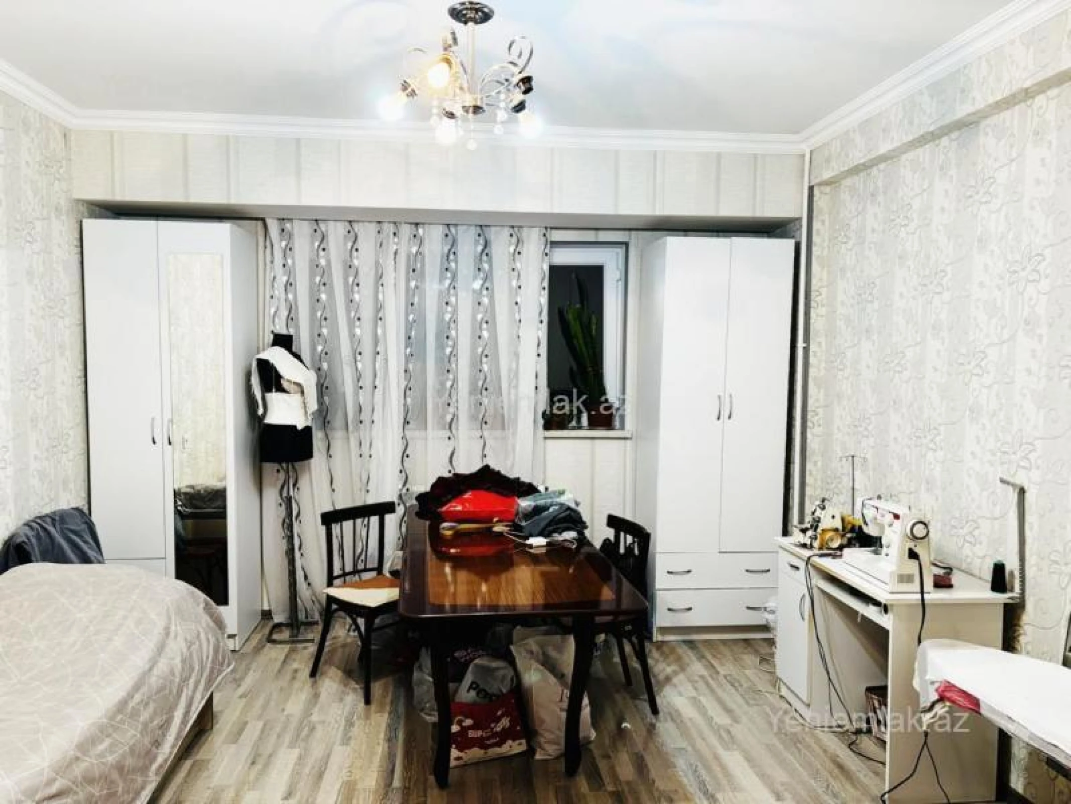 Satılır 4 otaqlı köhnə tikili 100 m²