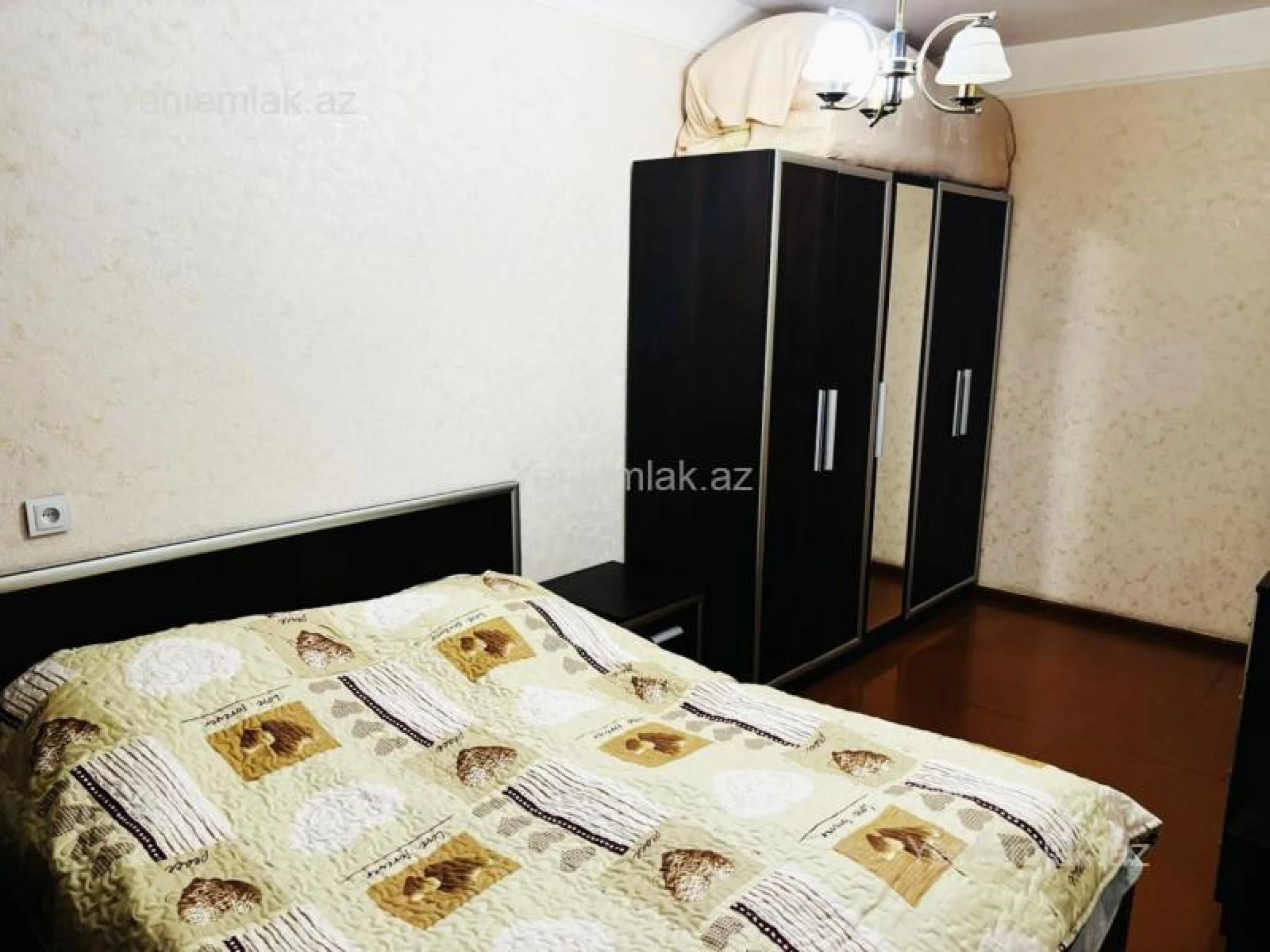 Satılır 4 otaqlı köhnə tikili 100 m²