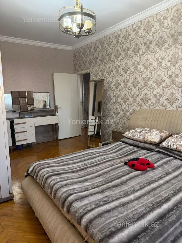 Satılır 3 otaqlı köhnə tikili 85 m²