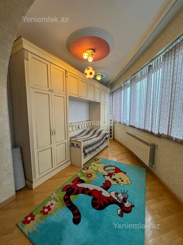 Satılır 4 otaqlı yeni tikili 185 m²